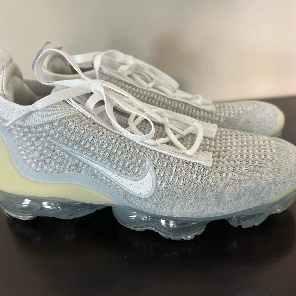 Nike Flyknit Sneakers in Light Gray and White